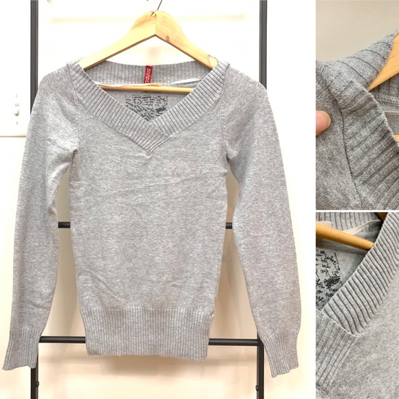 H&M Sweaters - H&M V-neck Grey Sweater